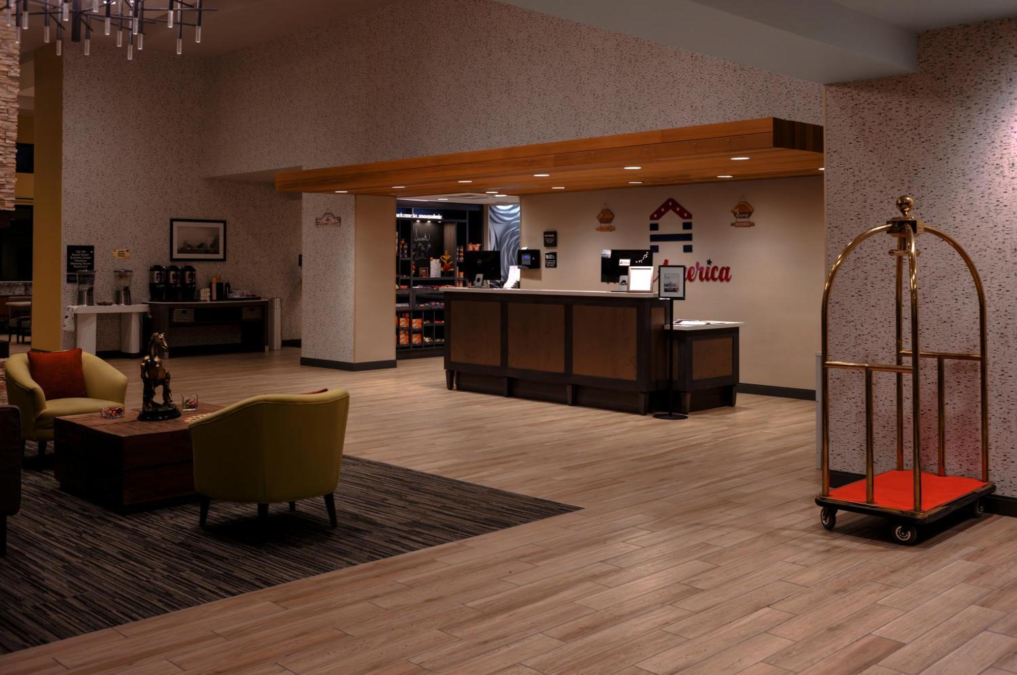 By America Hotel 3*